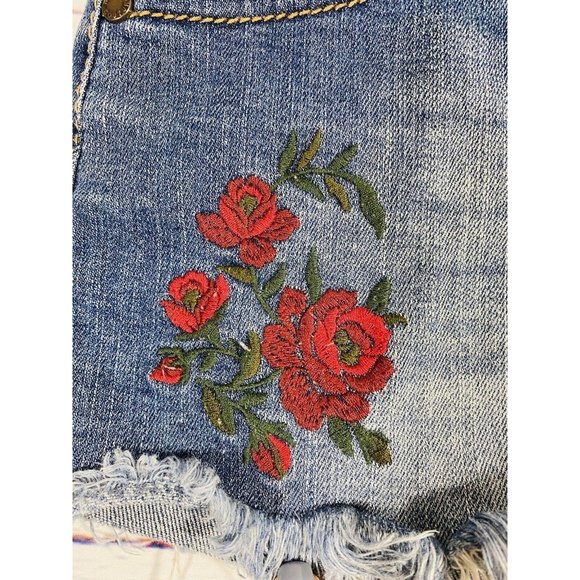 Tinseltown Jean Shorts Juniors Sz 3/4 Blue Cutoff Raw Hem Embroidered Red Flower - Picture 2 of 10